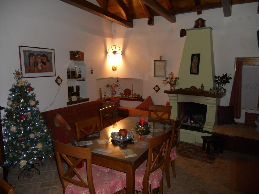 Sarafis Guesthouse Agios Lavrentios 외부 사진